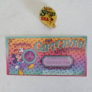 NEW VINTAGE 1986 DISNEYLAND DISNEY GIFT GIVER MAIN STREET PIN MICKEY MOUSE